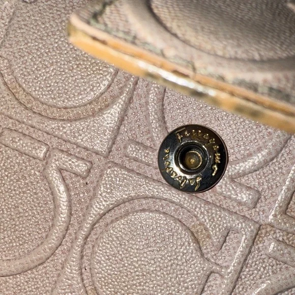 Salvatore Ferragamo Gancini continental  Pink Embossed wallet - Picture 2 of 9